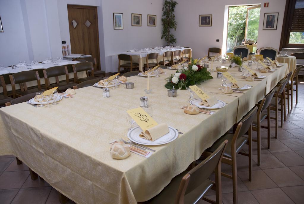 Hotel Ristorante Sassi Rossi Taceno Екстер'єр фото