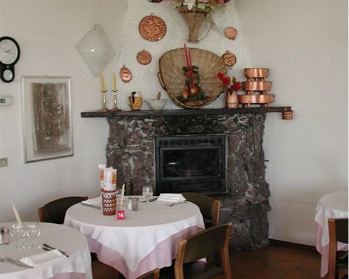 Hotel Ristorante Sassi Rossi Taceno Екстер'єр фото