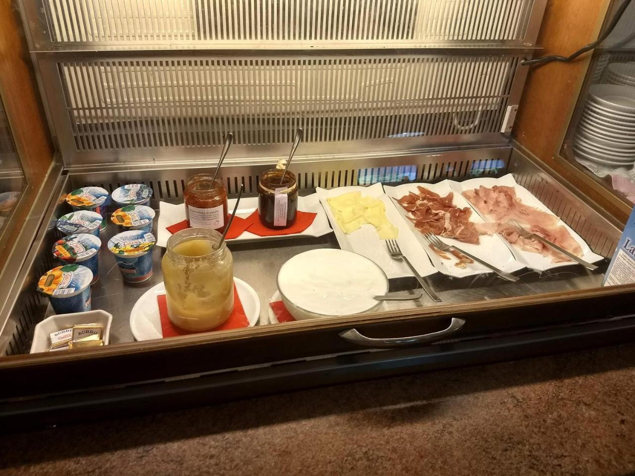 Hotel Ristorante Sassi Rossi Taceno Екстер'єр фото